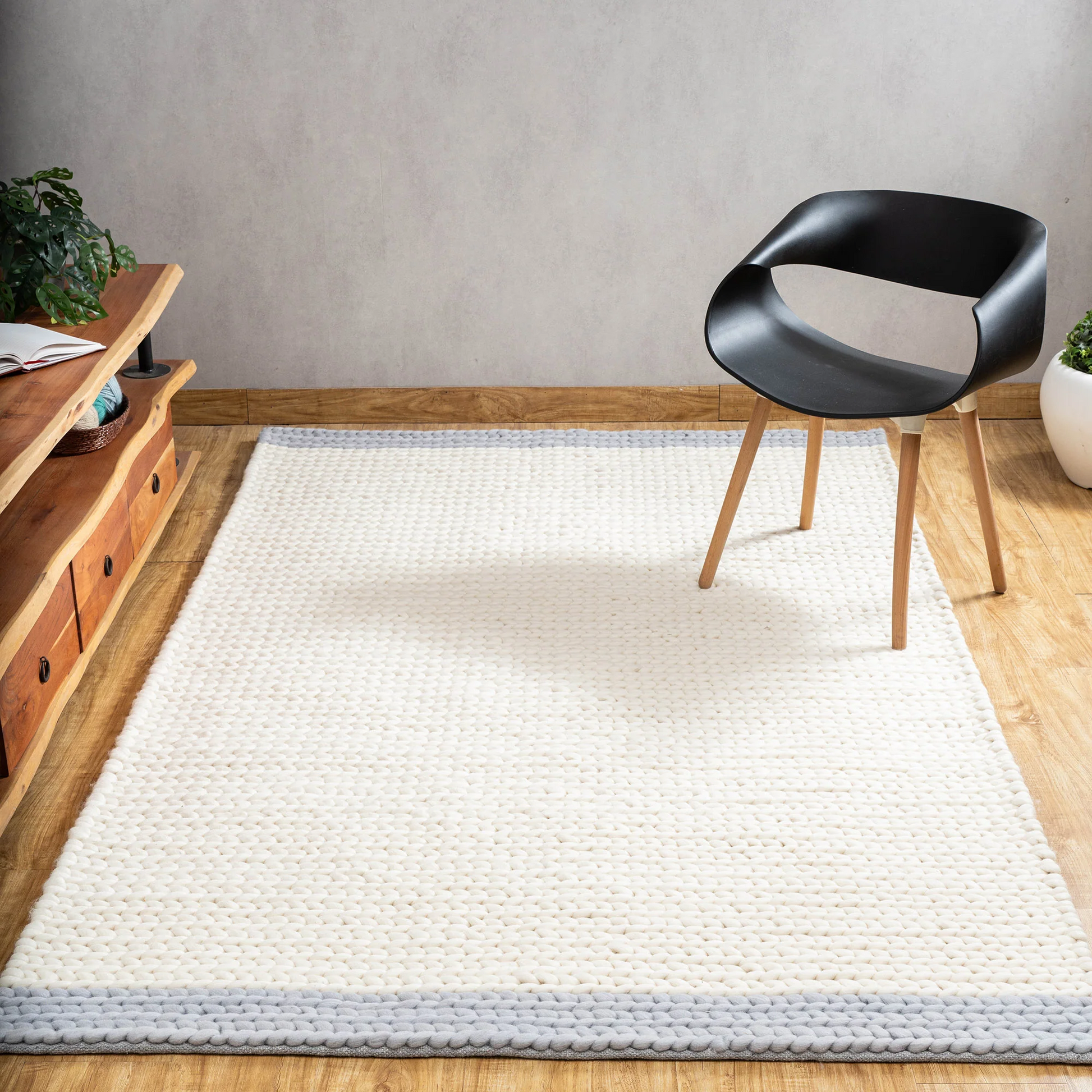 Handwoven Cable Knit Wool Rug – Ivory & Grey Border