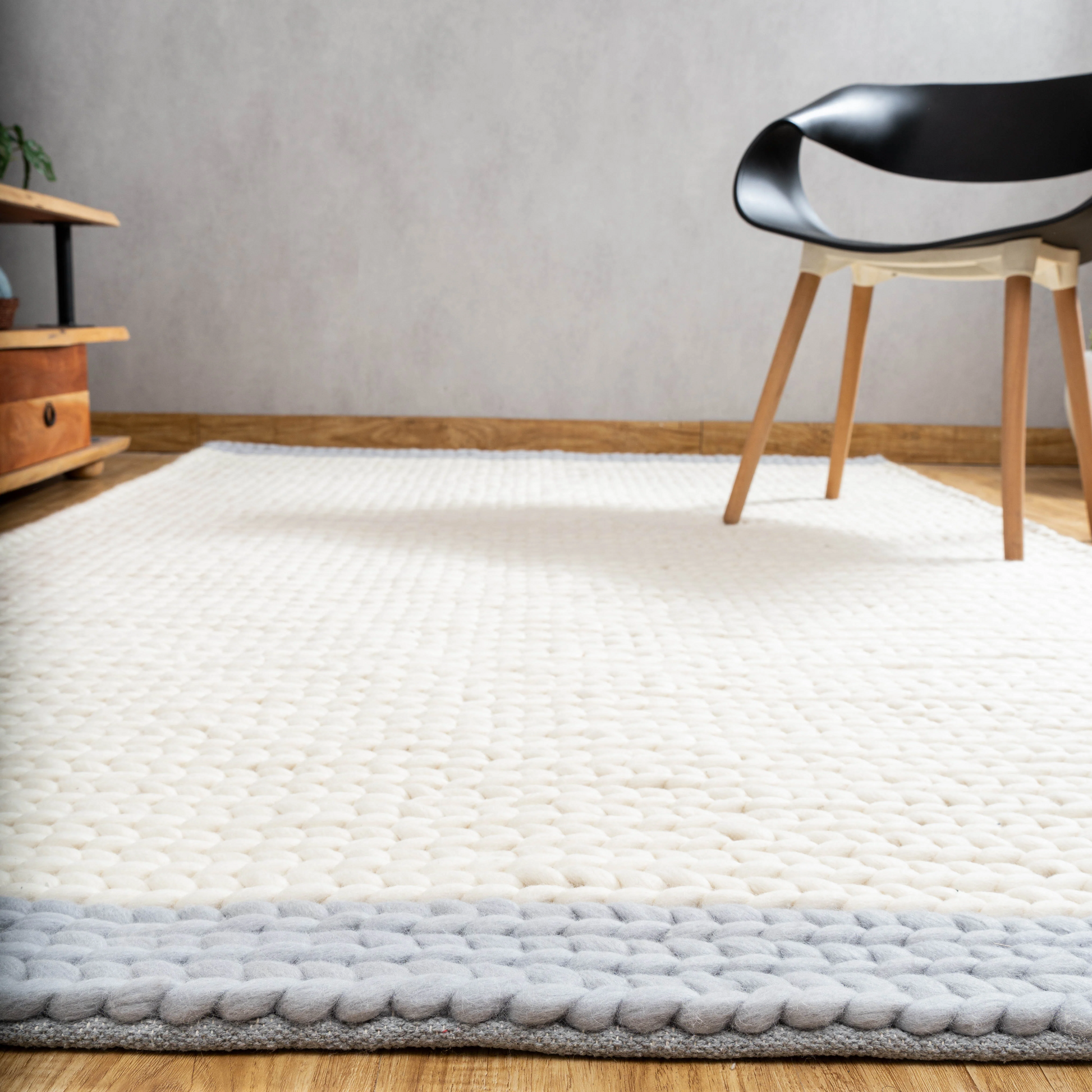 Handwoven Cable Knit Wool Rug – Ivory & Grey Border