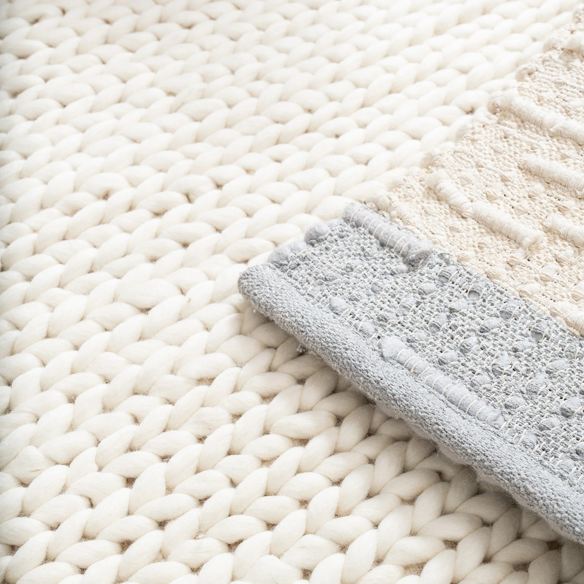 Handwoven Cable Knit Wool Rug – Ivory & Grey Border