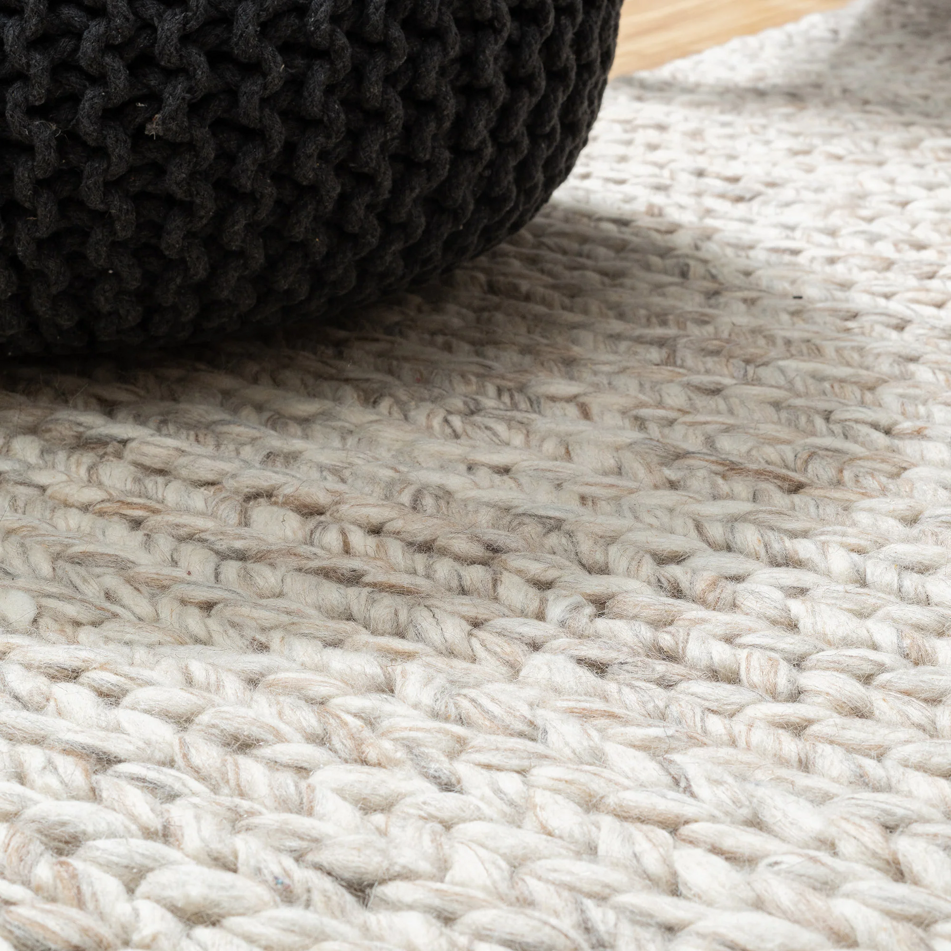 Chunky Wool Braided Rug – Handwoven Wool in Beige