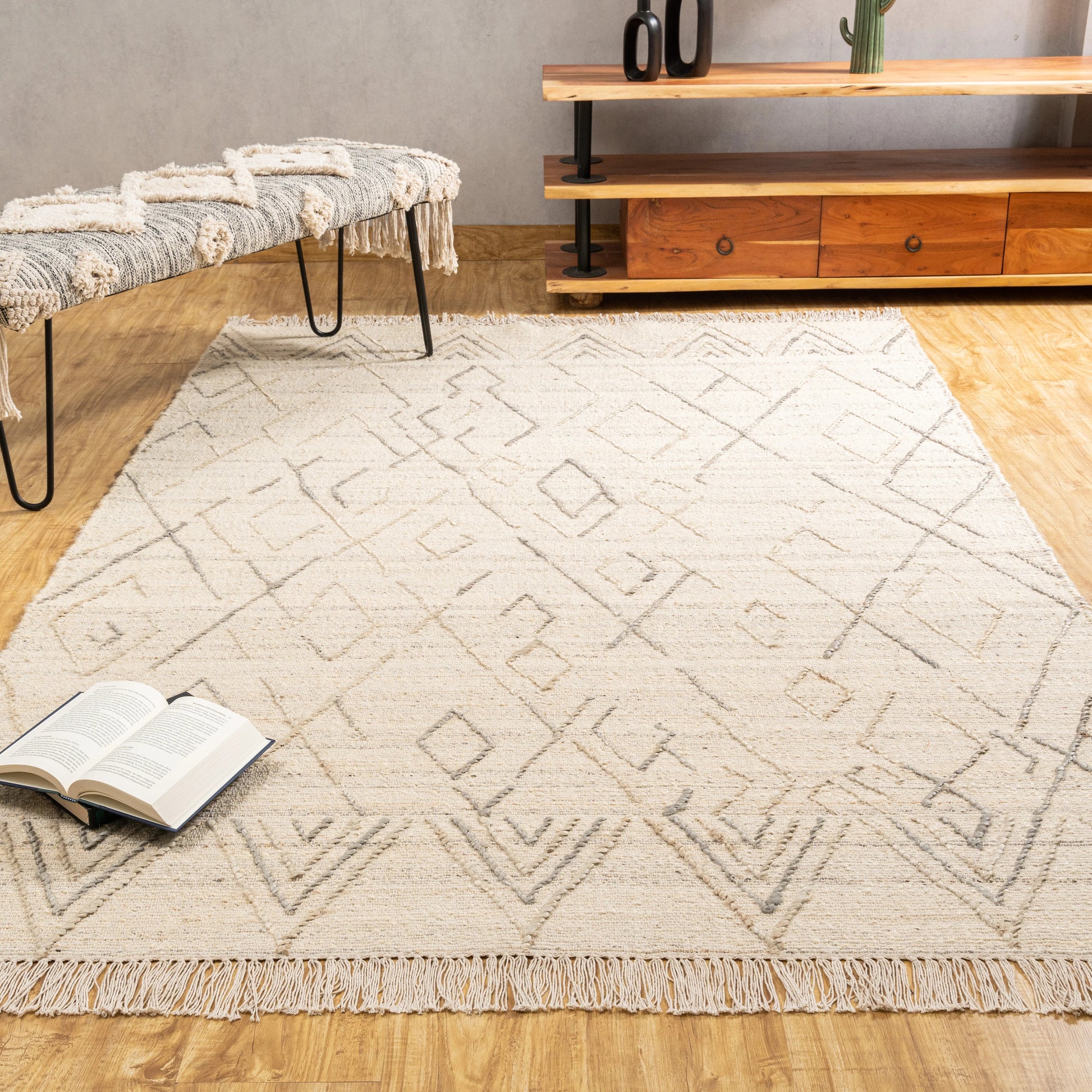 Geometric Wool & Jute Rug – Handwoven Beige and Grey Rhombus Pattern