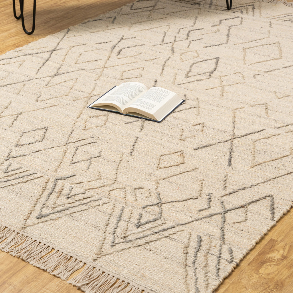 Geometric Wool & Jute Rug – Handwoven Beige and Grey Rhombus Pattern