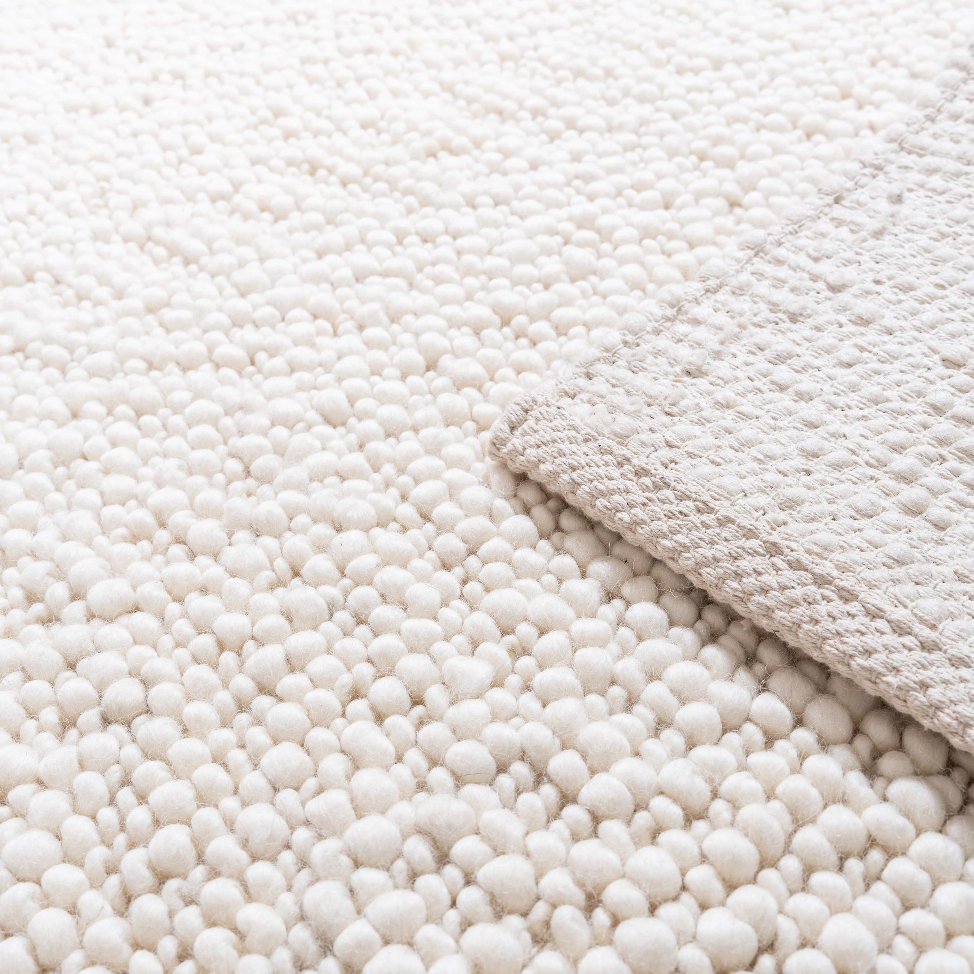 Oyster Ripple Wool Rug – Handwoven New Zealand Wool Loop Rug in Ivory